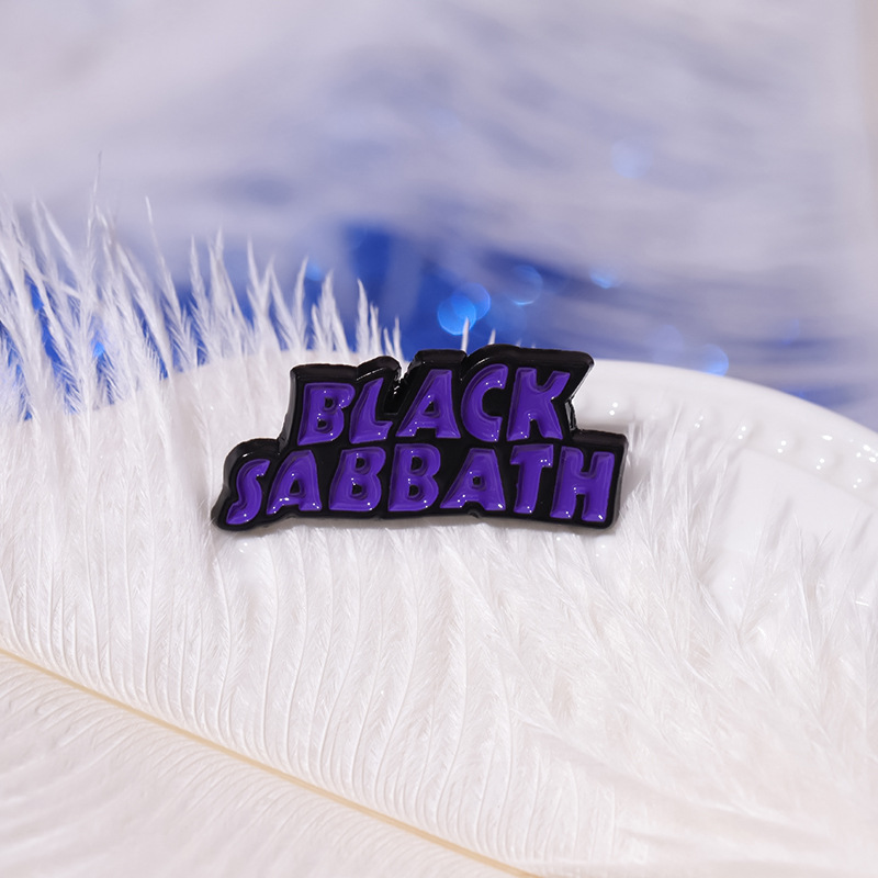 Pin Esmaltado de la Banda Blac - Heavy Equipment Logo reseña y precio