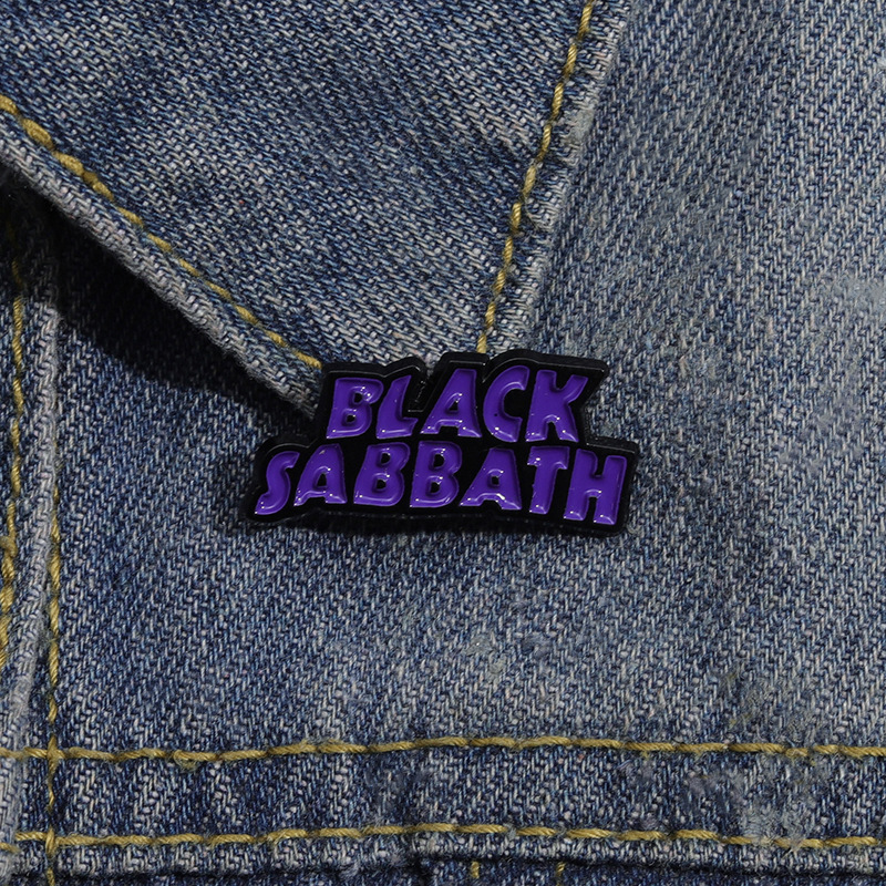 Pin Esmaltado de la Banda Blac - Heavy Equipment Logo reseña y precio