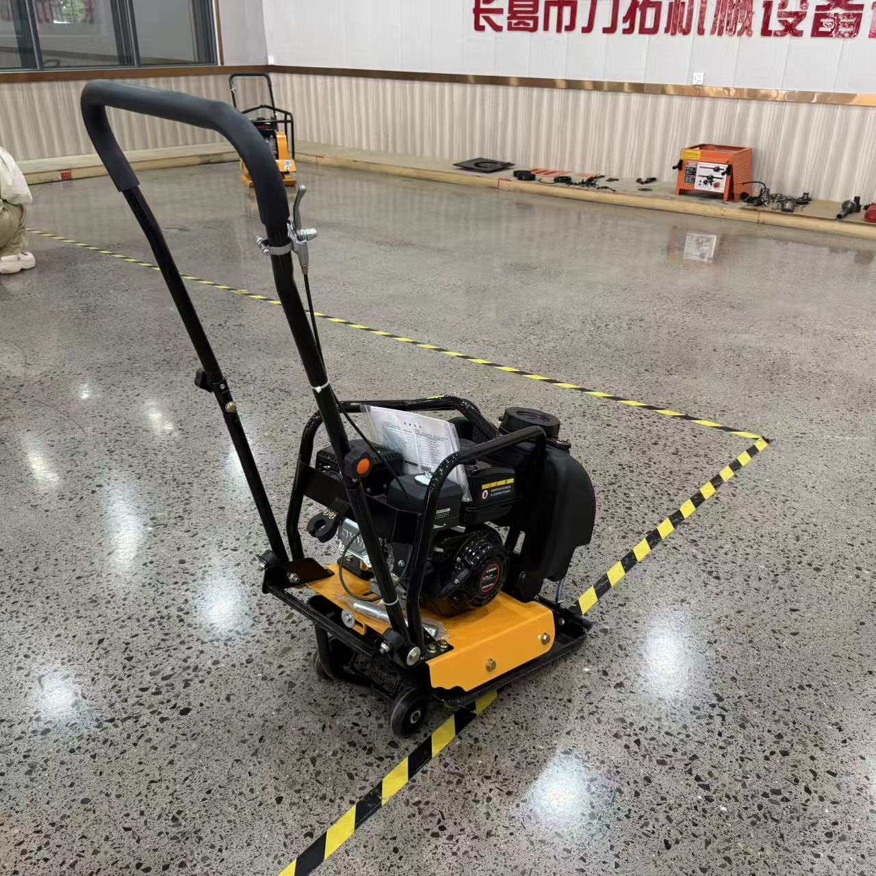 Compactor de tierra del compac - Plate Compactor Vibrator reseña y precio